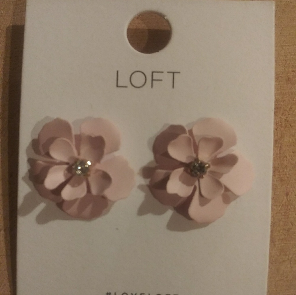 Loft floral post earrings